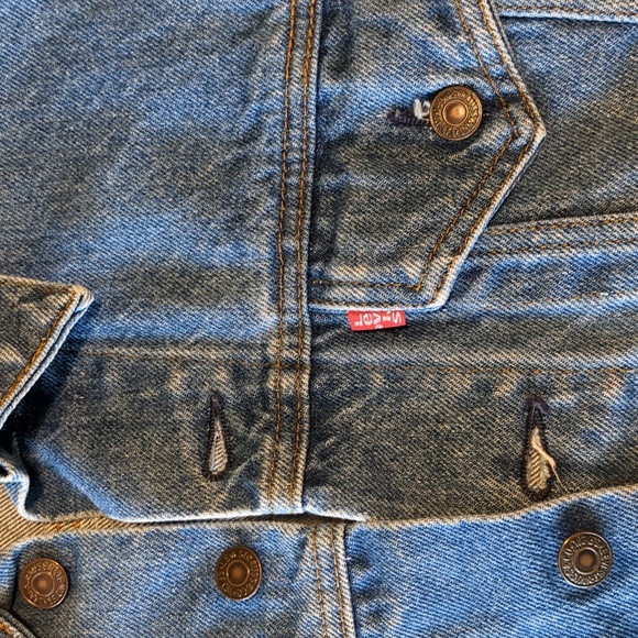 CLASSIC yet custom Levi's denim trucker jacket! - Picture 3 of 6